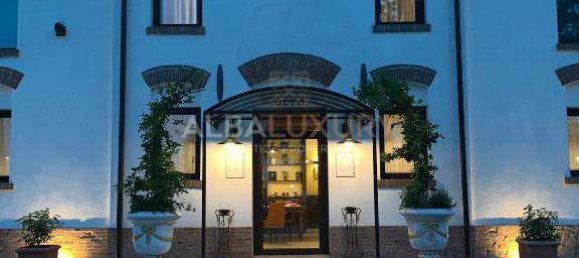 9 bedrooms Villa in Ostiglia, Italy No. 124990 7