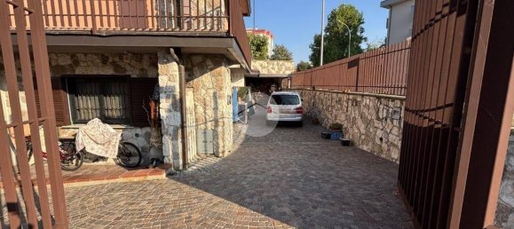 5 غرف نوم فيلا في Opera, Italy رقم 145266 3