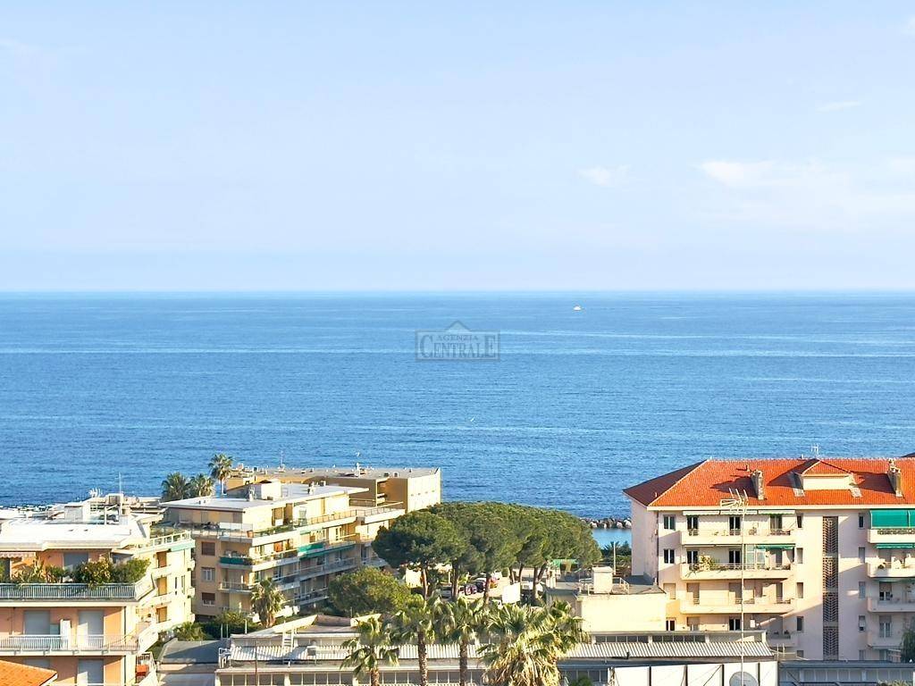 2 bedrooms Apartment in Sanremo, Italy No. 33231