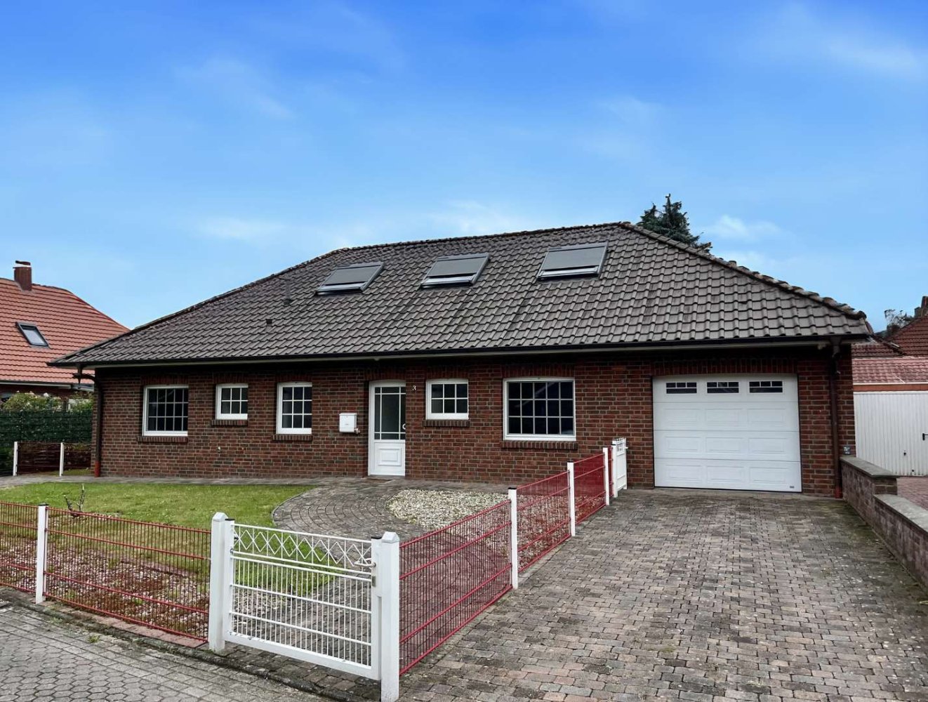 Bungalow de 4 dormitorios en Leer, Germany No. 267806