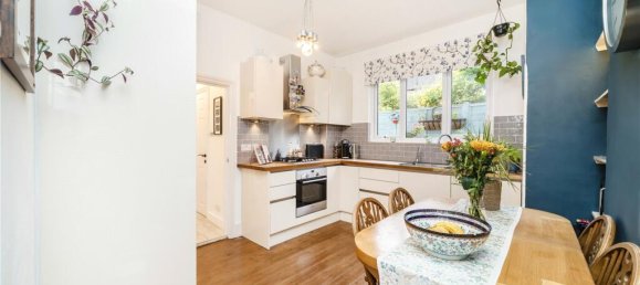 2 bedrooms Apartment in London, United Kingdom No. 12938 3