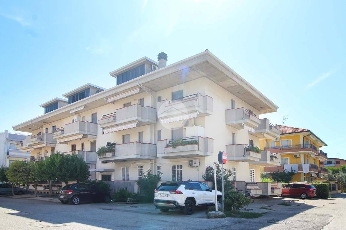 2 bedrooms Apartment in Alba Adriatica, Italy No. 341323