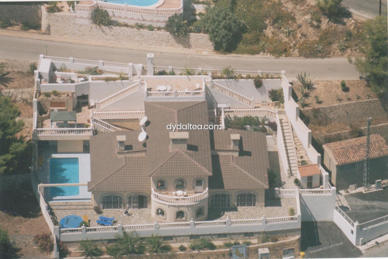 8 bedrooms House in La Nucia, Spain No. 93463