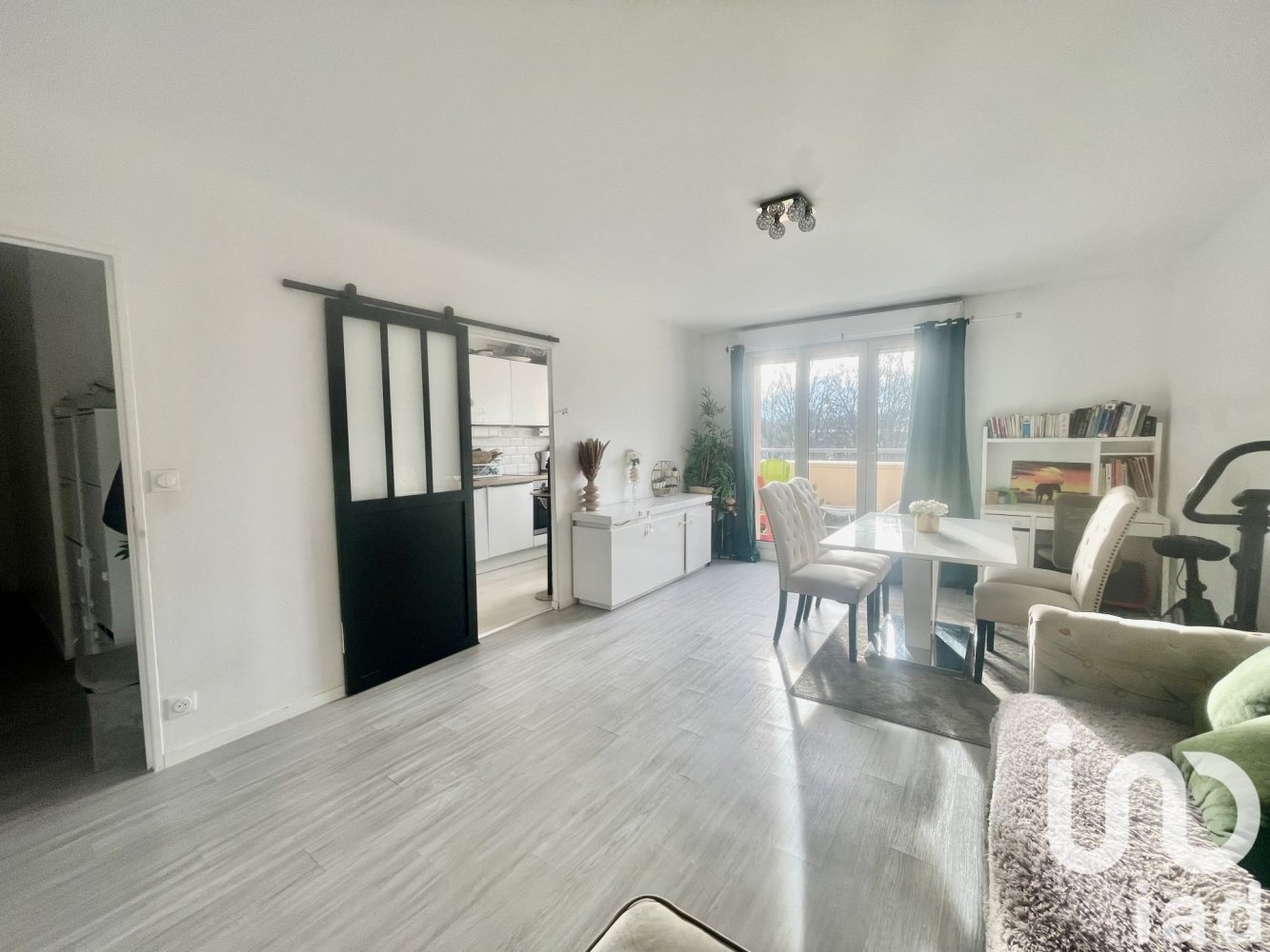 Квартира с 2 спальнями в Понтуаз, Франция № 148720