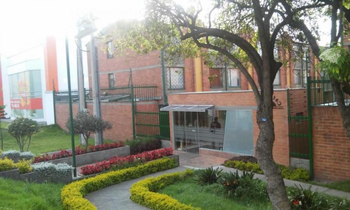 Casa de 3 dormitorios en Bogotá, Colombia No. 12828