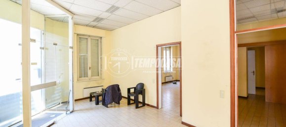 1-salle Bureau à Como, Italy No. 279664 5