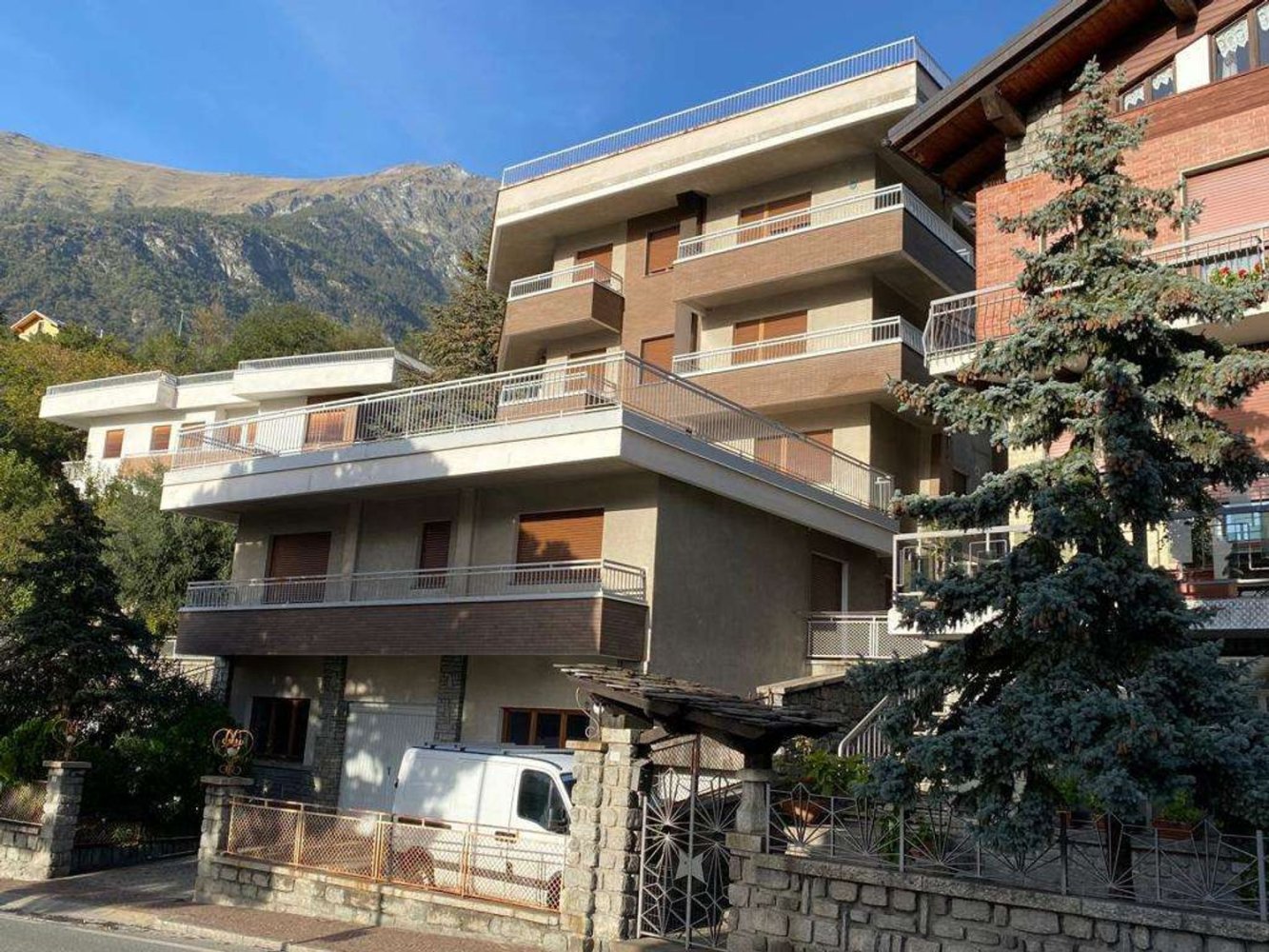 850m² Building in Saint Vincent, Italy No. 154771