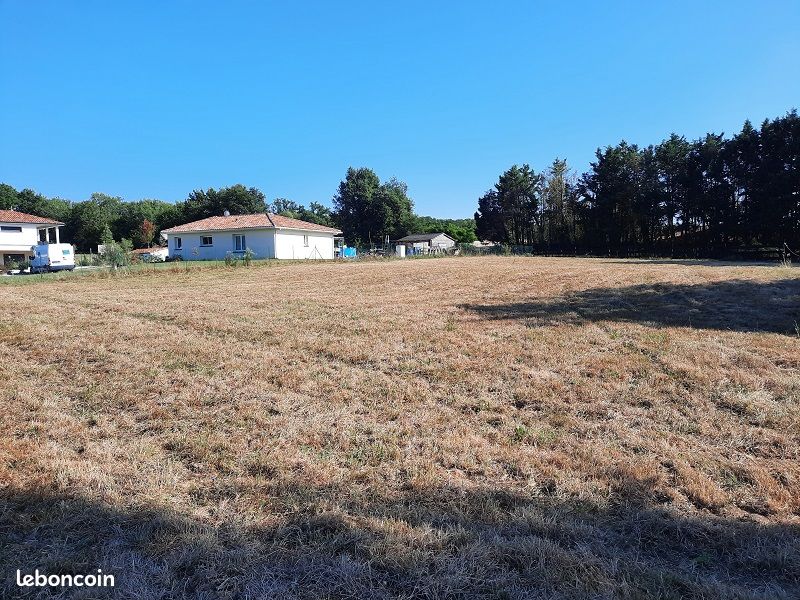 Terrain à Saint-André-de-Cubzac, France 580m² No. 287757