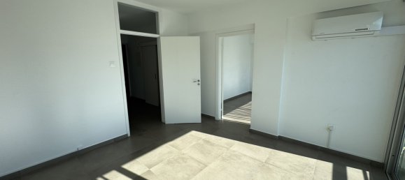 3-salle Bureau à Larnaca, Cyprus No. 26137 3