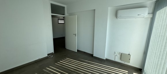 3-salle Bureau à Larnaca, Cyprus No. 26137 6