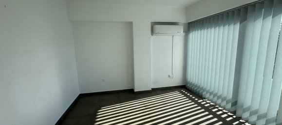 3-salle Bureau à Larnaca, Cyprus No. 26137 7