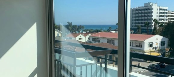 3-salle Bureau à Larnaca, Cyprus No. 26137 2