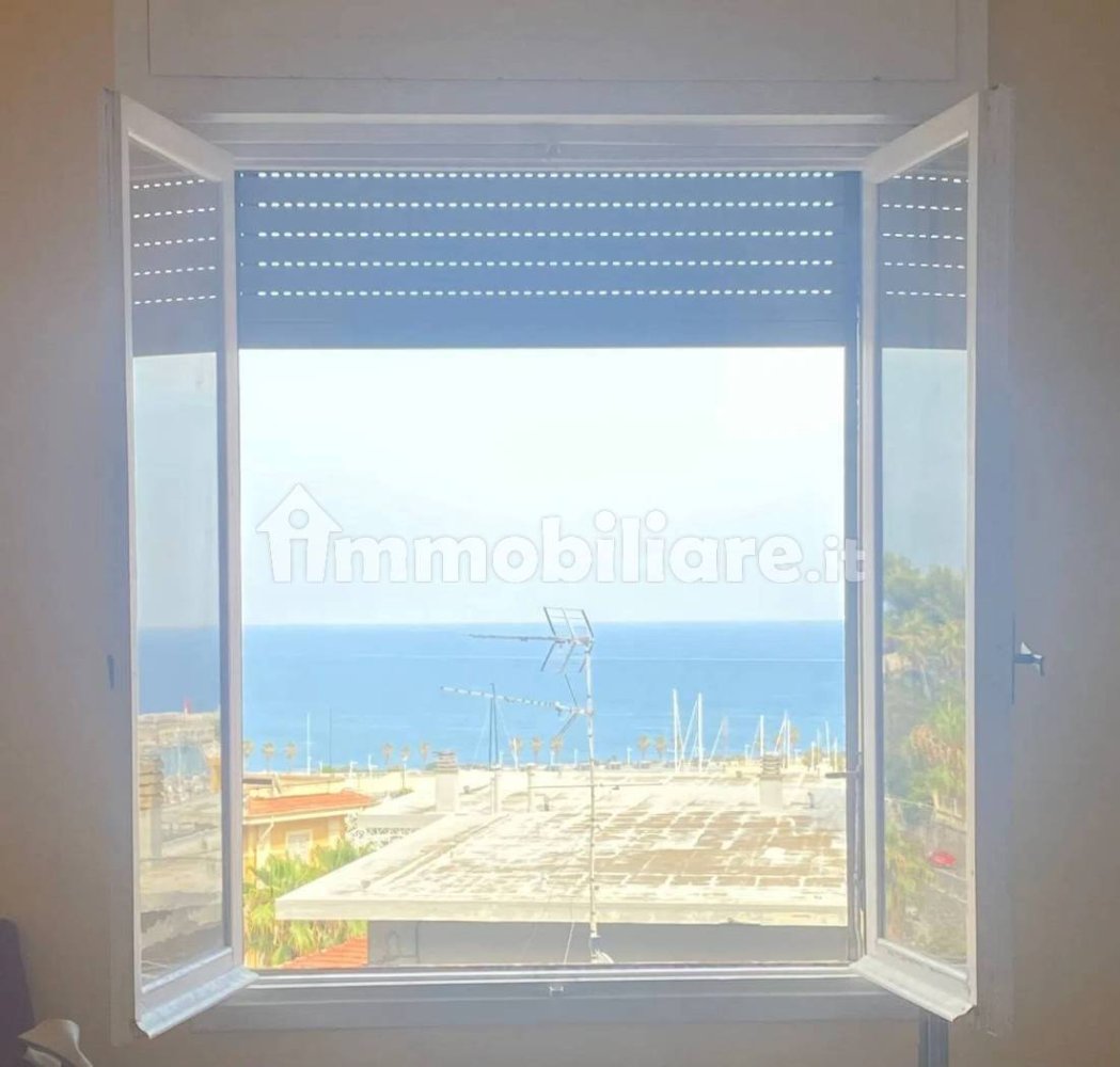 Квартира с 4 спальнями в Империя, Италия № 180843