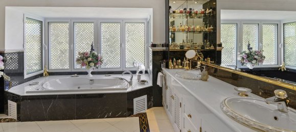 5 bedrooms Villa in El Paraiso, Spain No. 2917 29