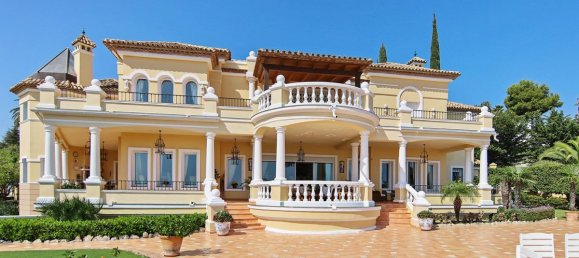 5 bedrooms Villa in El Paraiso, Spain No. 2917 4
