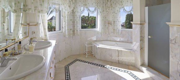 5 bedrooms Villa in El Paraiso, Spain No. 2917 25