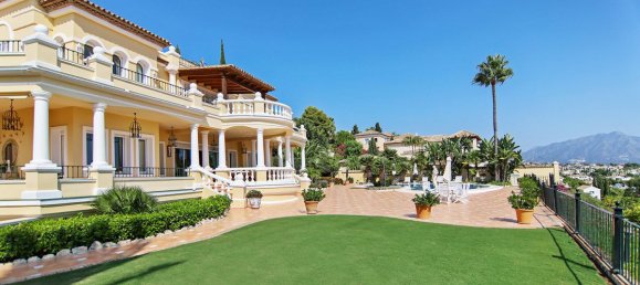 5 bedrooms Villa in El Paraiso, Spain No. 2917 5