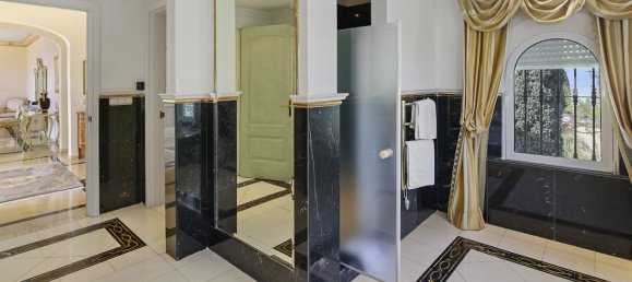 5 bedrooms Villa in El Paraiso, Spain No. 2917 30