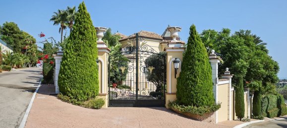 5 bedrooms Villa in El Paraiso, Spain No. 2917 22
