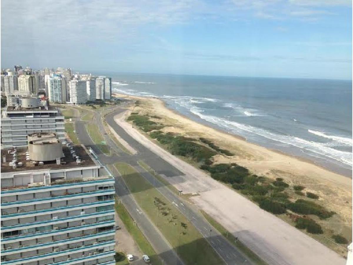 4 bedrooms Apartment in Maldonado, Uruguay No. 1426