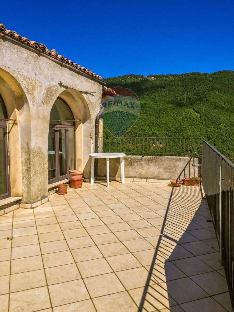 14 rooms House in Castel San Vincenzo, Italy No. 62465