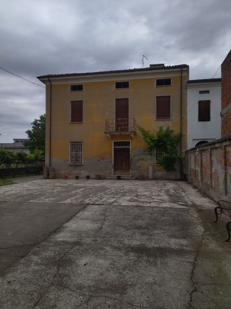 9-salle Maison à Casalmaggiore, Italy No. 286334