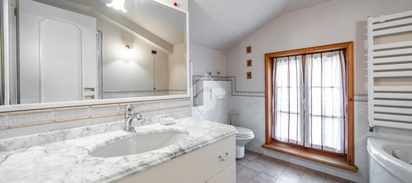 5 bedrooms Villa in Varano de' Melegari, Italy No. 206500 8