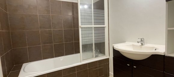 2 bedrooms Apartment in Saint-Jean-de-Braye, France No. 52176 6