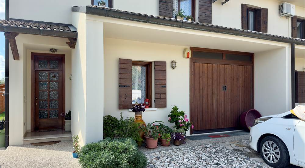 3 bedrooms House in San Pietro di Feletto, Italy No. 393214