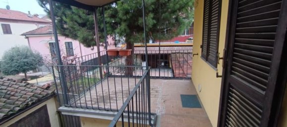 3-salle Appartement à Alba, Italy No. 117681 8