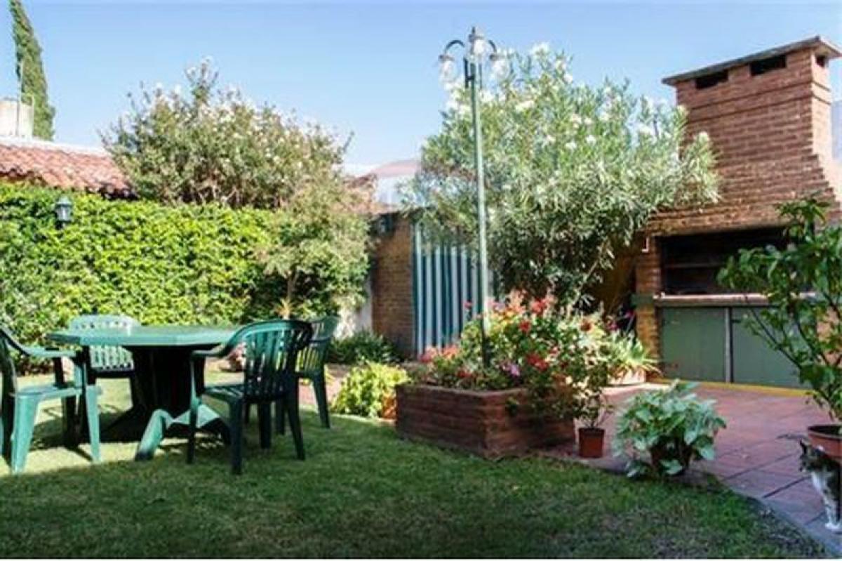 3 bedrooms House in Tres de Febrero, Argentina No. 61166