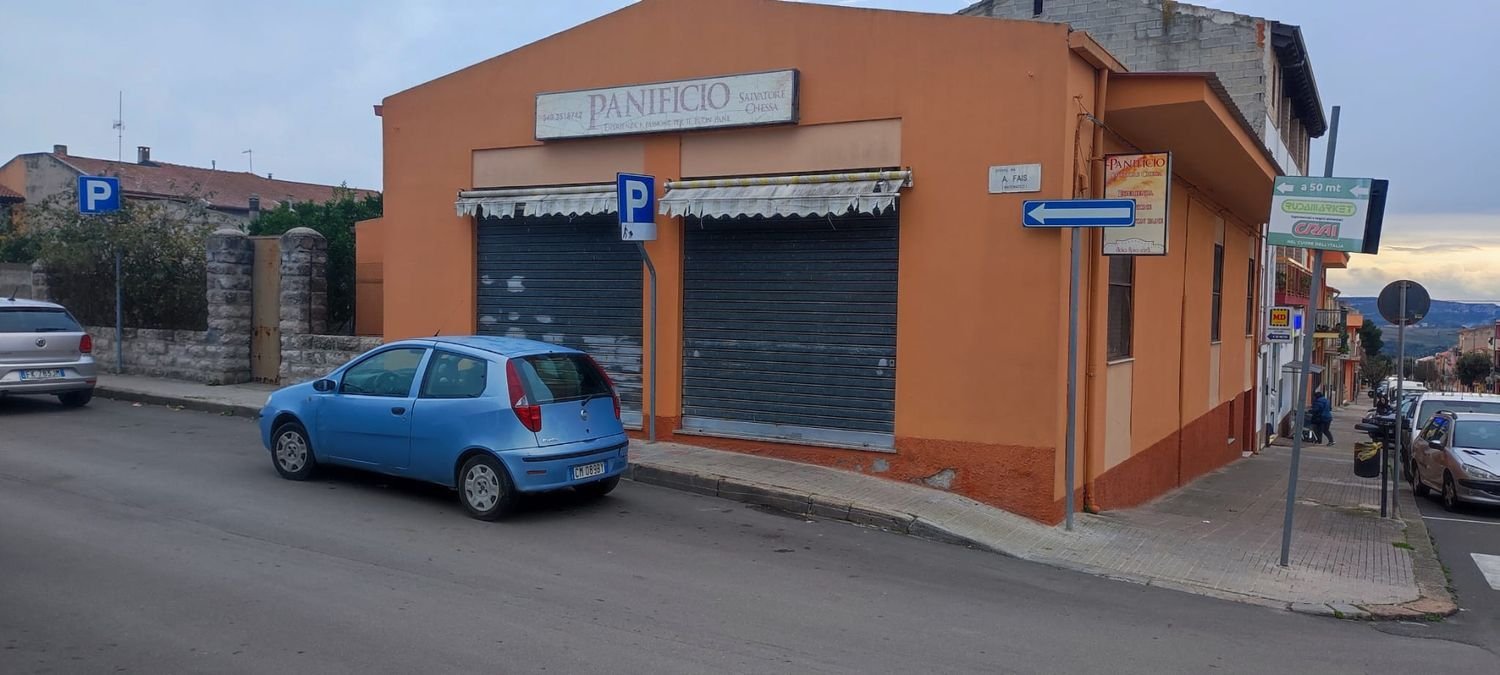 Gewerbliche Immobilie in Ploaghe, Italy 200m², Nr. 252252