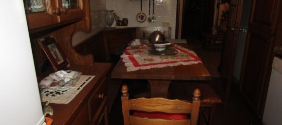 4-salle Appartement à Carrara, Italy No. 47590 10