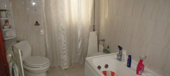 4-salle Appartement à Carrara, Italy No. 47590 12