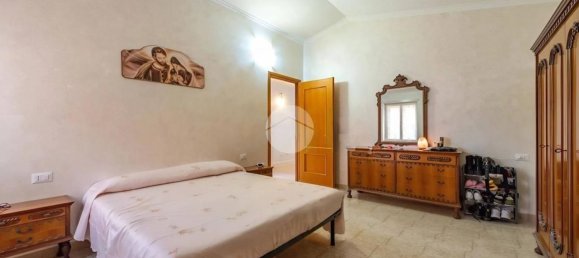 Квартира с 2 комнатами в Рим, Италия № 64553 8