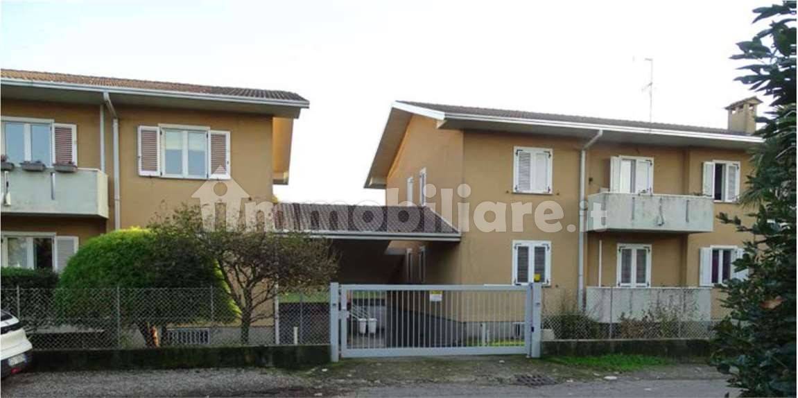 Apartamento de 2 dormitorios en Gorla Minore, Italy No. 10566