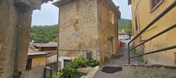 2 bedrooms House in Rieti, Italy No. 357315 2