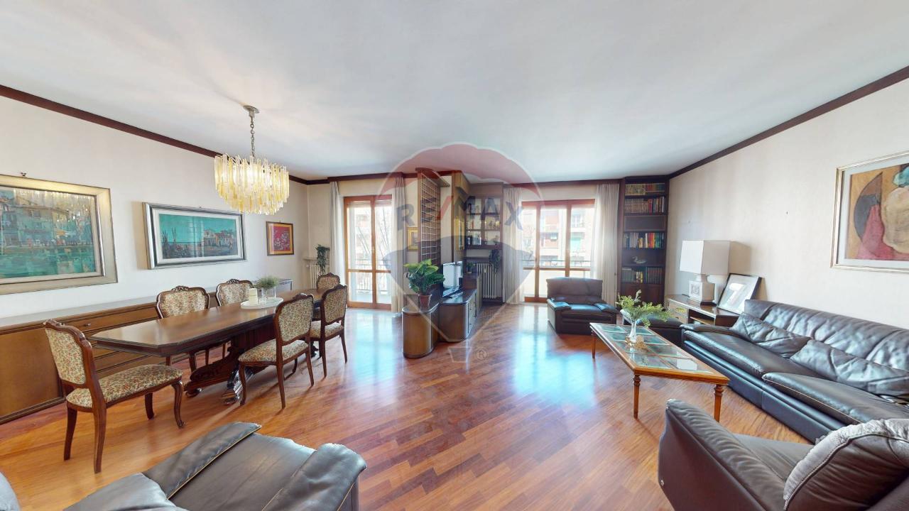 Apartamento de 5 habitaciónes en Milan, Italy No. 242640