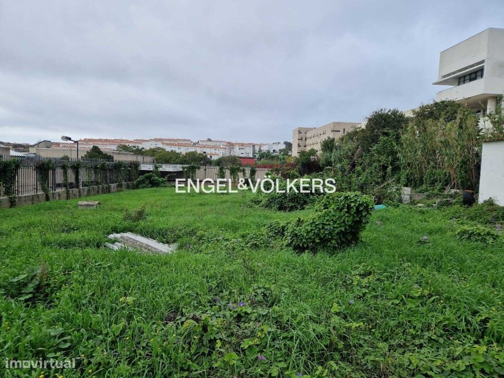 2000m² Land in Lisbon, Portugal No. 92537