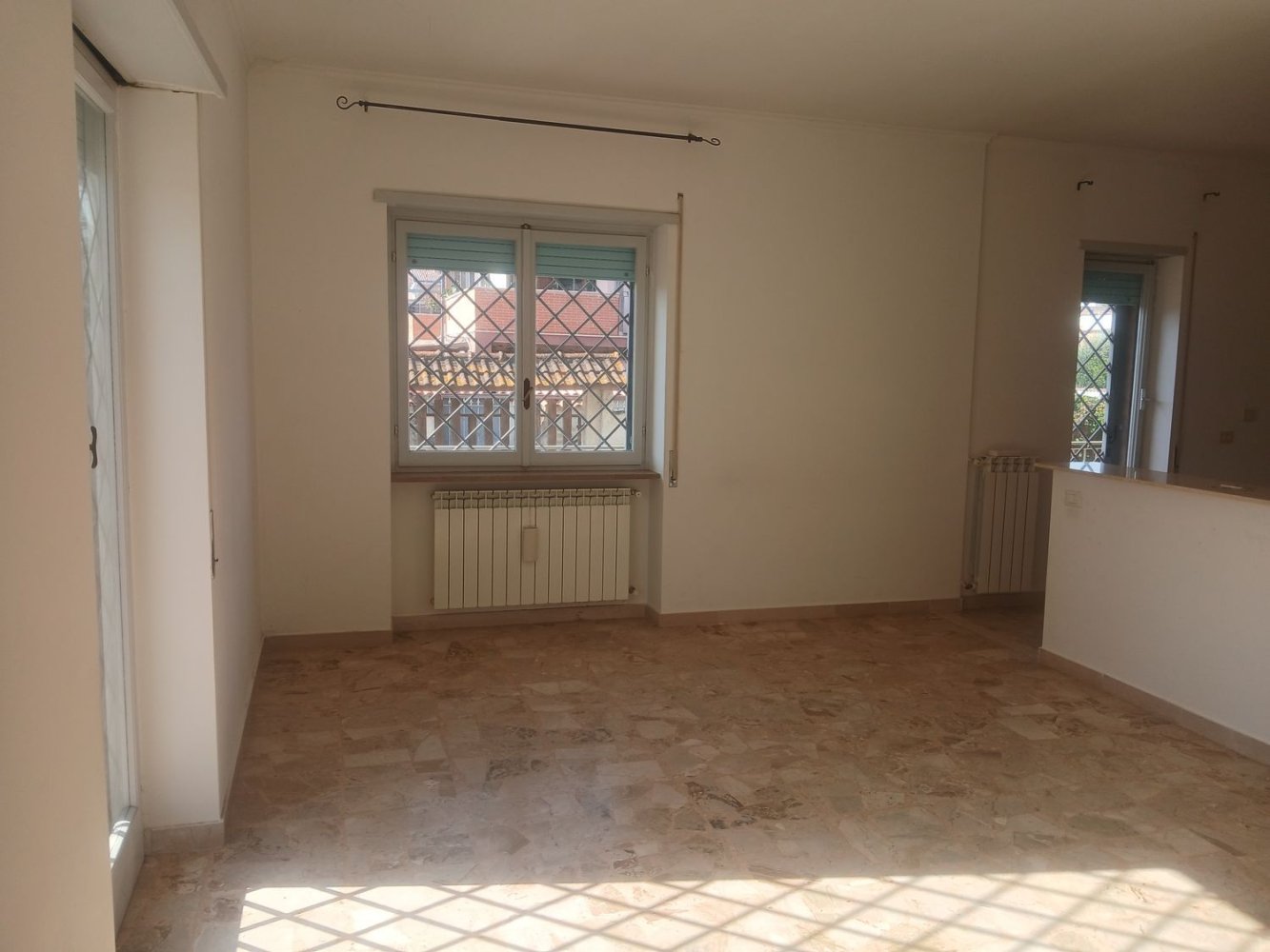 Apartamento de 4 dormitorios en Fiumicino, Italy No. 335183