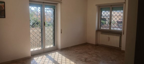 Квартира с 4 спальнями в Фьюмичино, Италия № 335183 3