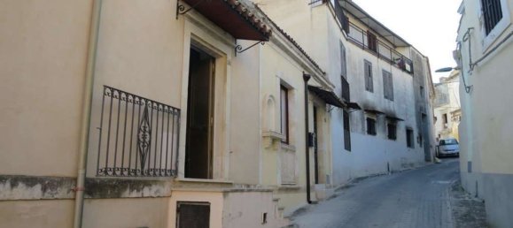 7 bedrooms House in Noto, Italy No. 381265 3