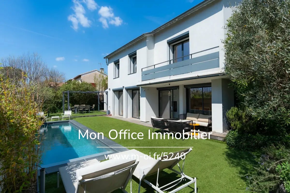 4 bedrooms Villa in Aix-en-Provence, France No. 346831