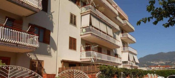 Квартира с 3 спальнями в Кастелламмаре ди Стабия, Италия № 327438 4