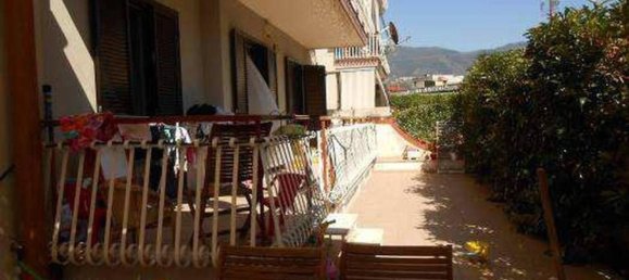 Квартира с 3 спальнями в Кастелламмаре ди Стабия, Италия № 327438 5