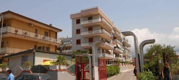 Квартира с 3 спальнями в Кастелламмаре ди Стабия, Италия № 327438 3