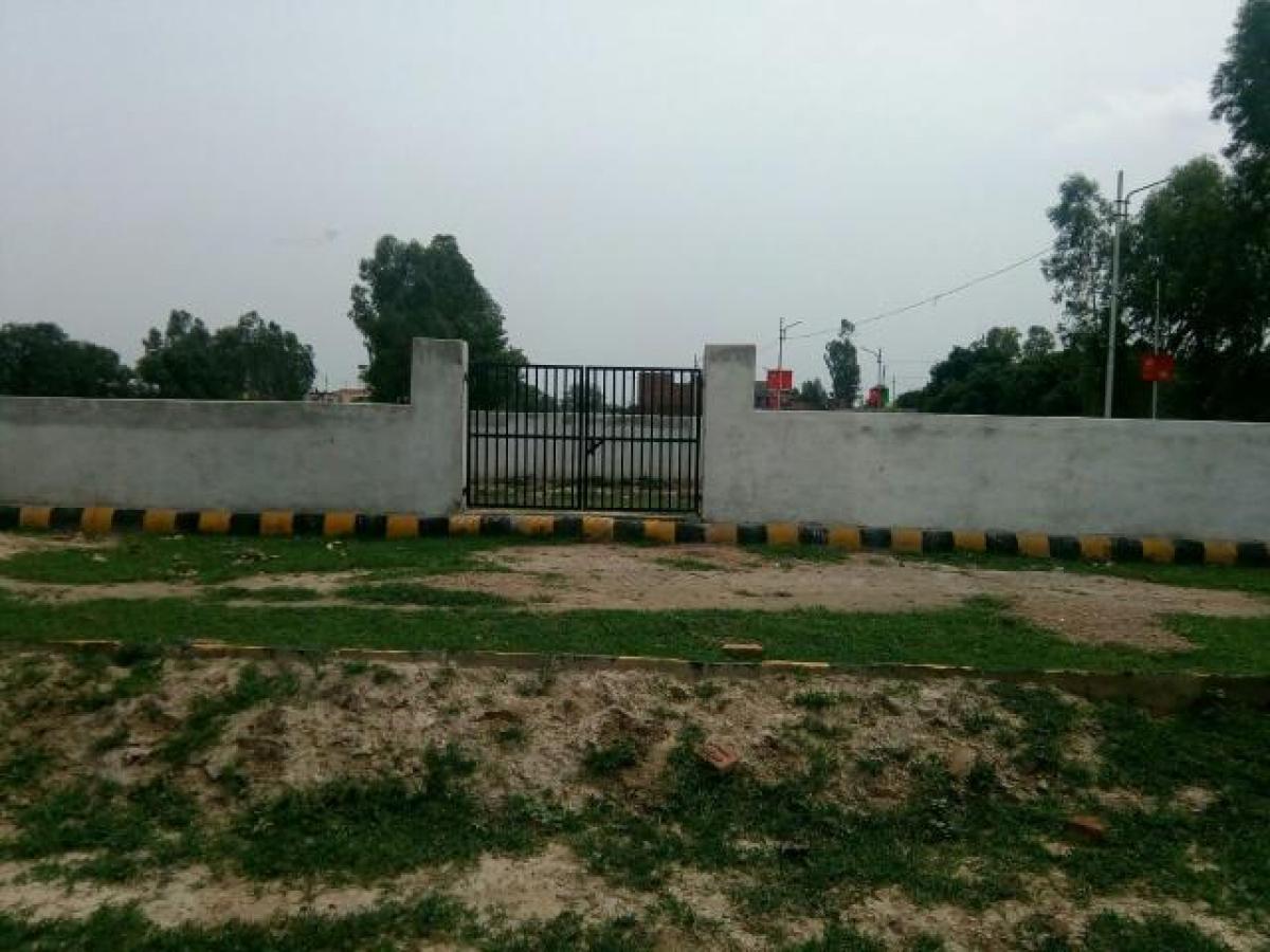  Land in Lucknow, India No. 30725