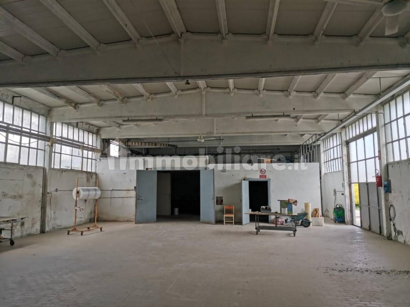 500m² Warehouse in Colle di Val d'Elsa, Italy No. 221778
