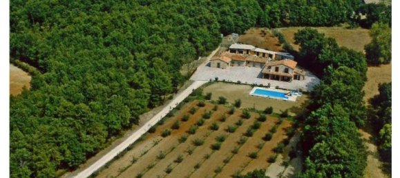 5 chambres Maison à Todi, Italy No. 252938 3