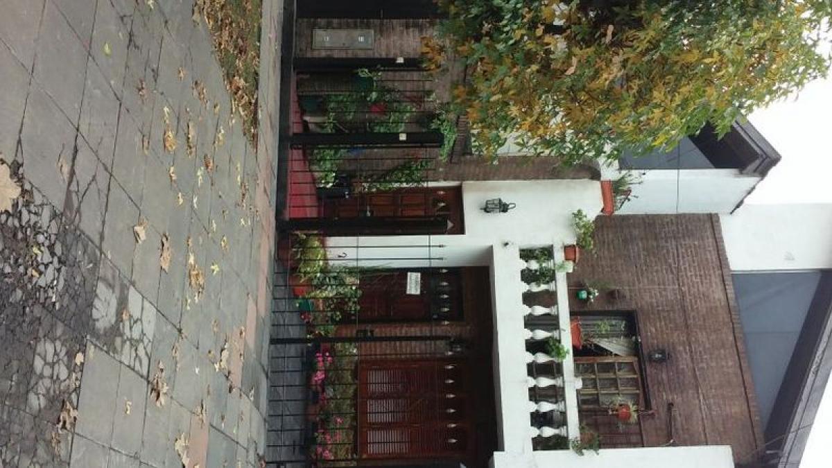 2 bedrooms House in Moron, Argentina No. 87120